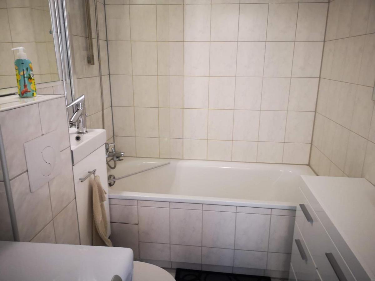 Ferienwohnung Fuer 1-3 Personen In Berlin, Naehe U Friedrichsfelde Berlim Exterior foto