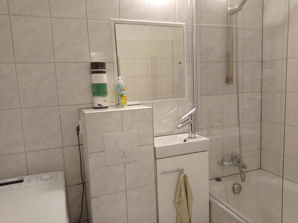 Ferienwohnung Fuer 1-3 Personen In Berlin, Naehe U Friedrichsfelde Berlim Exterior foto
